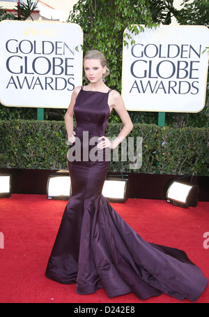 La chanteuse Taylor Swift arrive à la 70e assemblée annuelle Golden Globe Awards présenté par la Hollywood Foreign Press Association (HFPA,, à l'hôtel Beverly Hilton à Beverly Hills, USA, le 13 janvier 2013. Photo : Hubert Boesl Banque D'Images