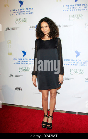 Thandie Newton s'occupe le cinéma pour la Paix 2013 de la Fondation pour l'humanité de gala à l'hôtel Beverly Hills le 11 janvier 2013 à Beverly Hills, Californie. Banque D'Images