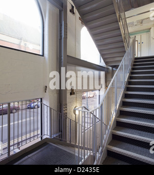 Montefiore Hospital, Brighton et Hove, Royaume-Uni. Architecte : Nightingale Associates, 2012. Voir d'escalier,. Banque D'Images