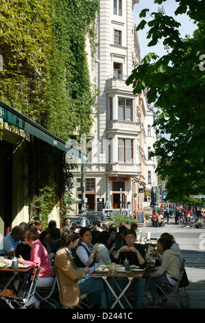 Berlin, Allemagne, au Café de la rue Kastanienallee Banque D'Images