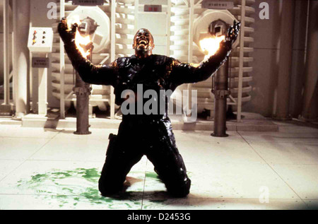 Spawn Spawn Al Simmons/Spawn (Michael Jai White) *** légende locale *** 1997 IFTN/New Line Cinema Banque D'Images