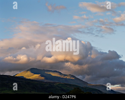 L'éclairage spectaculaire sur la plage de Ben Lawers sous un ciel du soir avec des nuages Banque D'Images