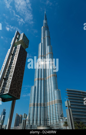 Burj Khalifa, plus haut édifice au monde - Centre de Dubaï dans la région de la Baie d'affaires de DUBAÏ, ÉMIRATS ARABES UNIS Banque D'Images