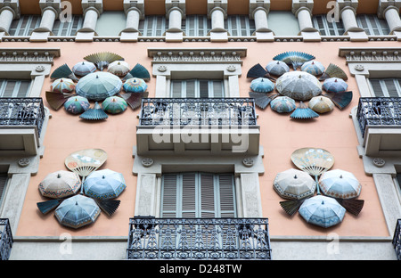 Espagne, Barcelone, décor moderniste sur un palais de la Rambla Banque D'Images