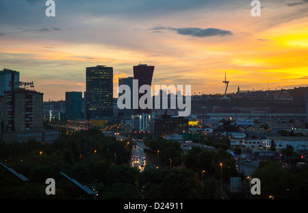 Espagne, Barcelone,aube vue de la zone sud de la ville avec les tours Toyo Ito Banque D'Images