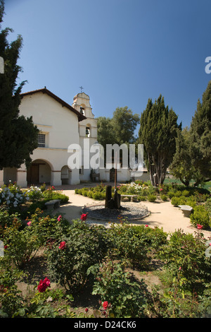 Jardin de roses LA MISSION DE SAN JUAN BAUTISTA STATE PARK CALIFORNIA USA Banque D'Images