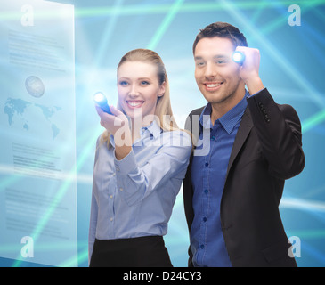 L'homme et la femme avec lampes Banque D'Images