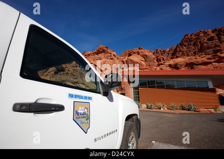 State Park ranger véhicules dans le parc national de la vallée de feu nevada usa Banque D'Images