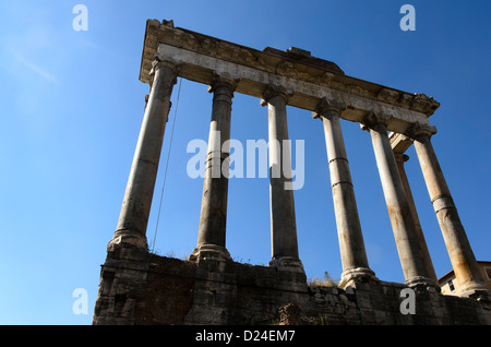 Temple de Saturne - Forum Romain, Rome - Italie Banque D'Images