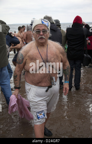 2013 : Coney Island Polar Bear Club Nouvel An nager dans l'océan Atlantique ; Brooklyn, New York Banque D'Images