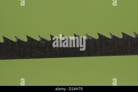 Plan macro sur une lame de coupe utilisée dans un puzzle power tool Banque D'Images