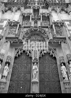 KOSICE - 3 janvier : portail nord de la cathédrale gothique Saint Elizabeth le 3 janvier 2013 à Kosice, Slovaquie. Banque D'Images