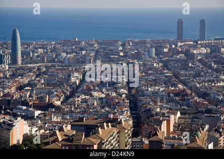 Vue sur Barcelone du Turó de la Rovira Banque D'Images