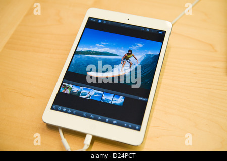 L'iPad Mini est libéré à North Michigan Avenue d'Apple Store le 2 novembre 2012 à Chicago. MAX HERMAN/Alamy Banque D'Images