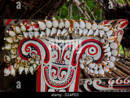Kula Canoe décorés de coquillages, les îles Trobriand, Papouasie Nouvelle Guinée Banque D'Images