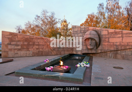 La flamme éternelle dans le complexe commémoratif de la ville de Samara, Russie Banque D'Images