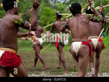 Danseurs tribaux au cours d'une cérémonie, l'île Trobriand, Papouasie Nouvelle Guinée Banque D'Images