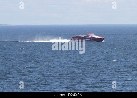 L'Estonie, Tallinn. La Linda Line Express rapide catamaran ferry qui assure  la liaison entre Helsinki et Tallinn amarrée à l'Linnahall Photo Stock -  Alamy