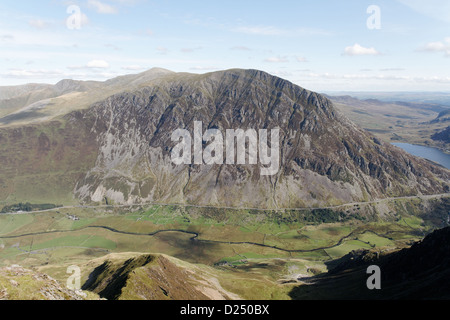 Vue de Pen An Wen Ole et l'ensemble du Carneddau Nant Ffrancon Valley de la Snowdonia, Glyders Banque D'Images