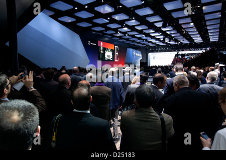 2013 North American International Auto Show, Detroit, Michigan. Les journalistes lors de l'événement presse Mercedes-Benz et nouvelle voiture inaugurations. Banque D'Images