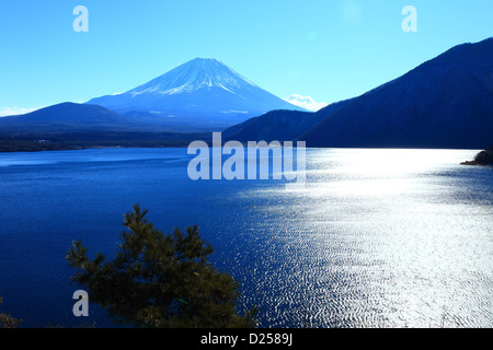 Le Mont Fuji et le lac Motosu à Minobu city, préfecture de Yamanashi Banque D'Images