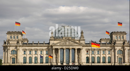 L'Allemagne. Berlin. Le Parlement allemand dans le bâtiment du Reichstag. Par Paul Wallot et Norman Foster. De l'extérieur. Banque D'Images