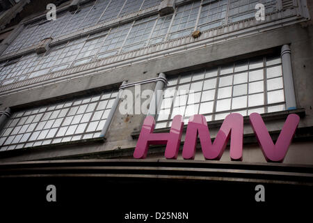 Londres, Royaume-Uni. 15 janvier 2013. La musique du film et HMV détaillant a été placé en état d'après l'administration des ventes de Noël décevantes. La marque Oxford Street qui emploie environ 7 000 travailleurs est le plus grand vendeur de CD et DVD et de leur boutique au centre de Londres reste ouverte pendant la vente de la marque peut être organisé par Deloitte, devenant le deuxième de l'industrie de la vente au détail au Royaume-Uni des victime en l'espace d'une semaine. Banque D'Images