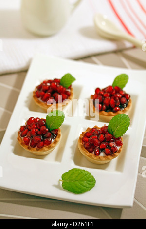 Tartelettes au fromage et de grenadiers. Banque D'Images