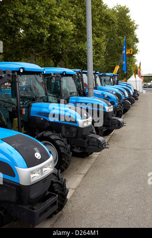 Exposition de tracteurs dans Fira Sant Miquel. LLeida. L'Espagne. Banque D'Images