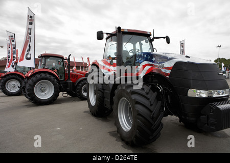 Exposition de tracteurs dans Fira Sant Miquel. LLeida. L'Espagne. Banque D'Images