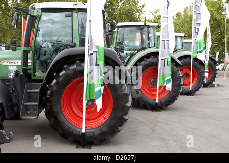 Exposition de tracteurs dans Fira Sant Miquel. LLeida. L'Espagne. Banque D'Images