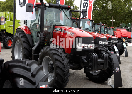 Exposition de tracteurs dans Fira Sant Miquel. LLeida. L'Espagne. Banque D'Images