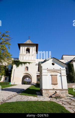 Le monastère de Horezu (Horez, Hurezi) en Roumanie est classé patrimoine mondial de l'UNESCO. Porte intérieure. La Roumanie. Banque D'Images