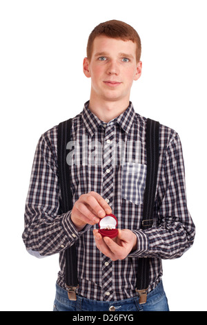 Man holding box avec anneau de mariage Banque D'Images