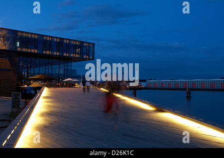 Copenhague, Danemark, les visiteurs sur le chemin de la soirée Koenig Lichen Playhouse Banque D'Images