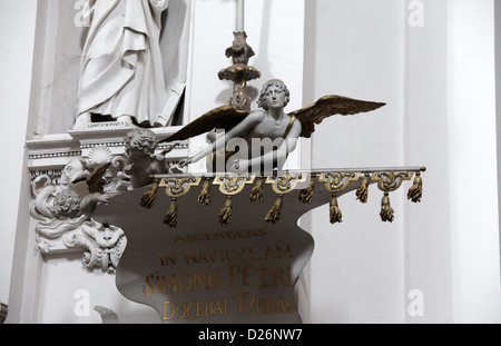 L'intérieur baroque de l'église de St.Pierre et St.Paul à Vilnius Banque D'Images