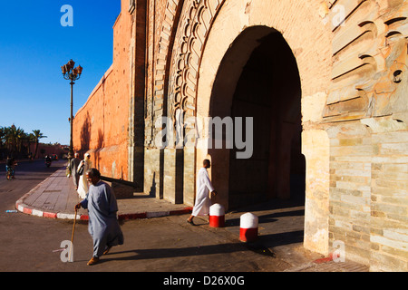 Bab Agnaou porte almohade, à l'entrée de la kasbah à Marrakech, Maroc Banque D'Images