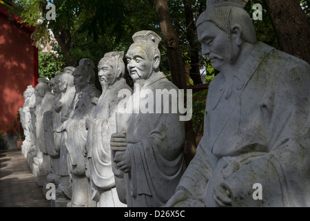 Des statues de philosophes chinois, Confucius Shrine Nagasaki, Japon Banque D'Images