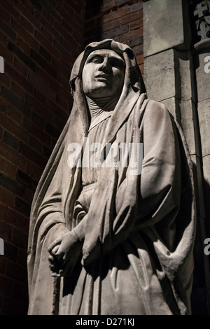 Statue de Marie de la cathédrale Urakami détruite dans l'explosion atomique. Nagasaki Atomic Bomb Museum. Le Japon Banque D'Images