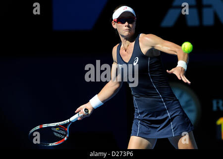 Melbourne, Australie. 16 janvier 2013. Samantha Stosur de l'Australie renvoie une balle dans son match du jour 3 de l'Open d'Australie de Melbourne Park. Banque D'Images