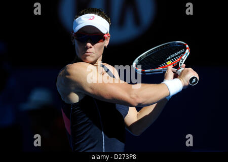 Melbourne, Australie. 16 janvier 2013. Samantha Stosur de l'Australie renvoie une balle dans son match du jour 3 de l'Open d'Australie de Melbourne Park. Banque D'Images