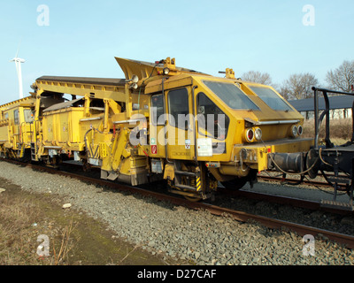 Le train de renouvellement des voies SPITZKE est utilisé dans la construction ferroviaire pour remplacer continuellement les anciennes voies par des nouvelles, améliorant ainsi l'efficacité des systèmes ferroviaires sur différentes lignes. Banque D'Images