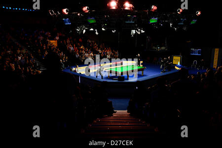 Londres, Royaume-Uni. 15 janvier 2013. Judd Trump en action contre Barry Hawkins pendant le Masters de Snooker Alexandra Palace. Banque D'Images