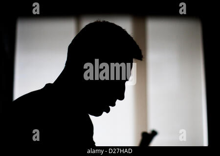 Cologne, Allemagne. 16 janvier 2013. L'allemand Felix Sturm boxeur poids moyen se prépare pour la lutte contre le boxeur australien Soliman à Düsseldorf le 01 février, à sa salle de sport à Cologne, Allemagne, 16 janvier 2013. Photo : ROLF VENNENBERND Banque D'Images