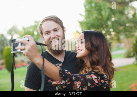 USA, Utah, Salt Lake City, Couple taking pictures Banque D'Images
