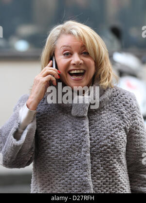 Londres, Royaume-Uni. 16 janvier 2013. L'actrice Elaine Paige vu en arrivant à la BBC Radio 2 studio. Banque D'Images