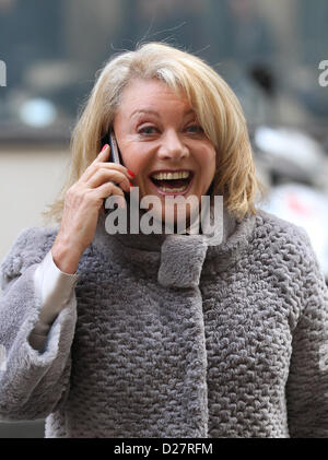 Londres, Royaume-Uni. 16 janvier 2013. L'actrice Elaine Paige vu en arrivant à la BBC Radio 2 studio. Banque D'Images