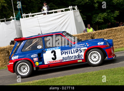 1985 Renault 5 Maxi Turbo avec chauffeur Jean Ragnotti au Goodwood Festival of Speed 2012, Sussex, UK. Banque D'Images