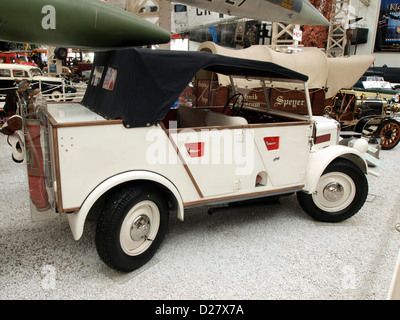 Le Mercedes Benz G5 1938, installé au Technik Museum Speyer en Allemagne, est un véhicule militaire d'époque connu pour sa robustesse d'ingénierie et son utilisation pendant la seconde Guerre mondiale, souvent utilisé pour le transport et la reconnaissance. Banque D'Images
