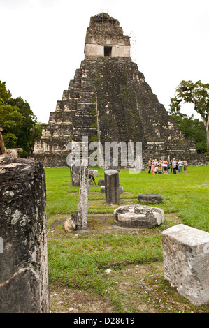 Des temples dans le parc national de Tikal (Parque Nacional Tikal) Site du patrimoine mondial de l'UNESCO, au Guatemala. Banque D'Images